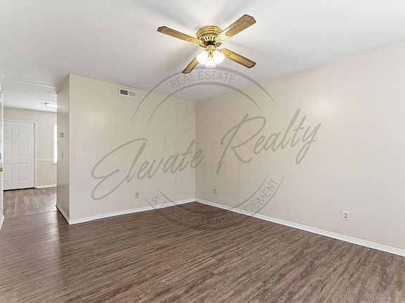 5th image of 402 Peek Dr APT 2