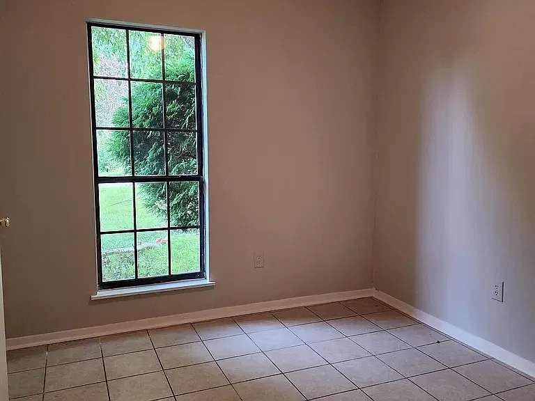 3 bed, 1041 sqft, $1,300 — Photo 3