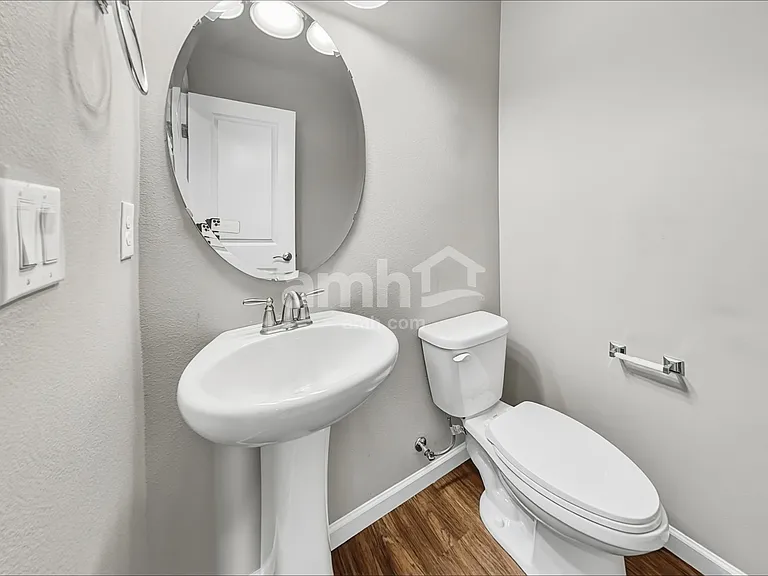 245 Iris Ln — Photo 9