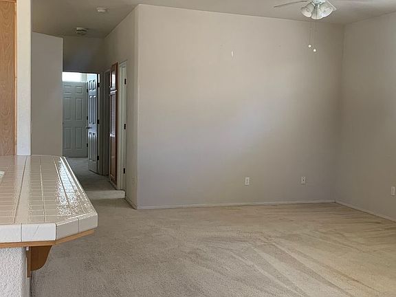 4th image of 1046 W Pebble Dr