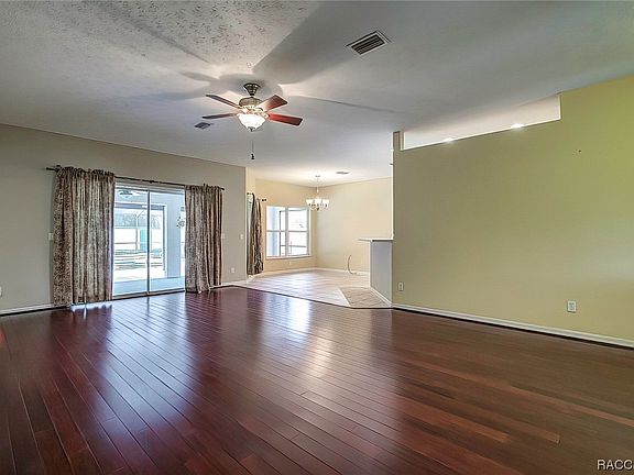 5th image of 3040 W Glen St