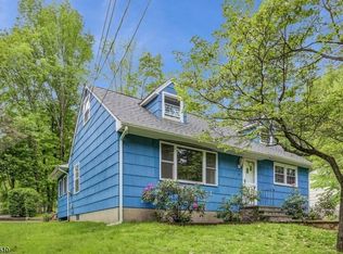 18 Hillside Ter, Andover, NJ 07821