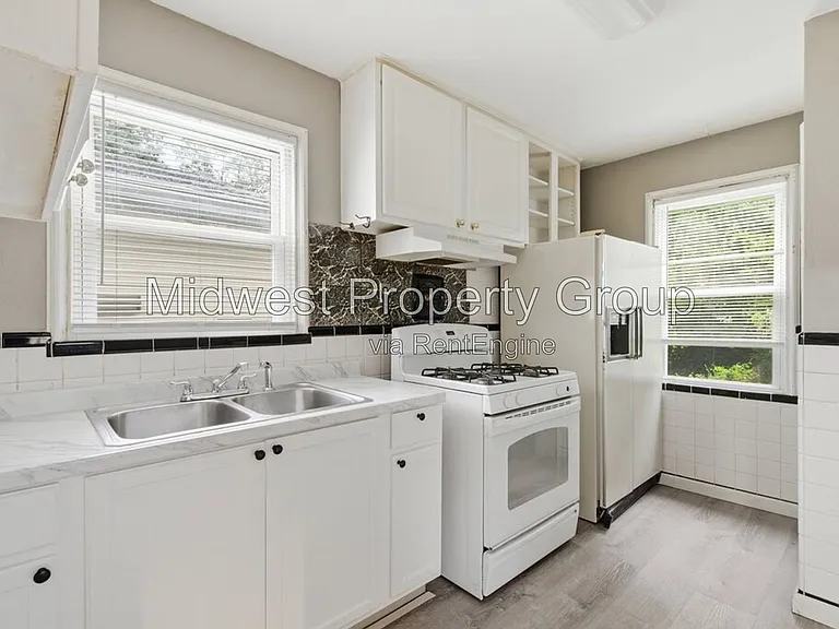249 S Hartnett Ave — Photo 4