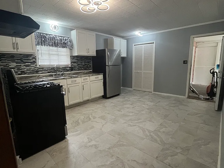 431 Monroe Ave — Photo 6