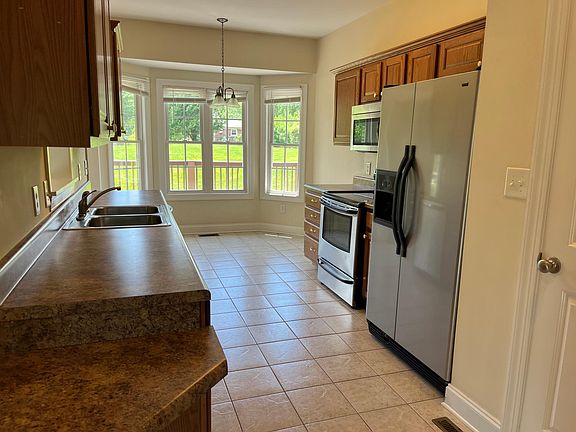 3rd image of 3301 Buckingham Dr