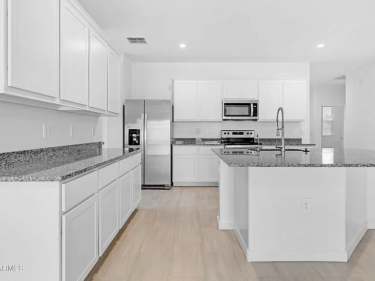 2856 W Seaver Ave — Photo 4