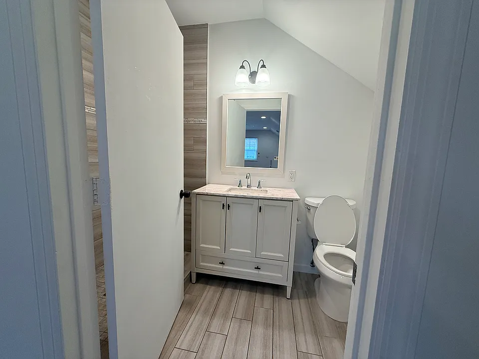 647 Fairfield Ave #1