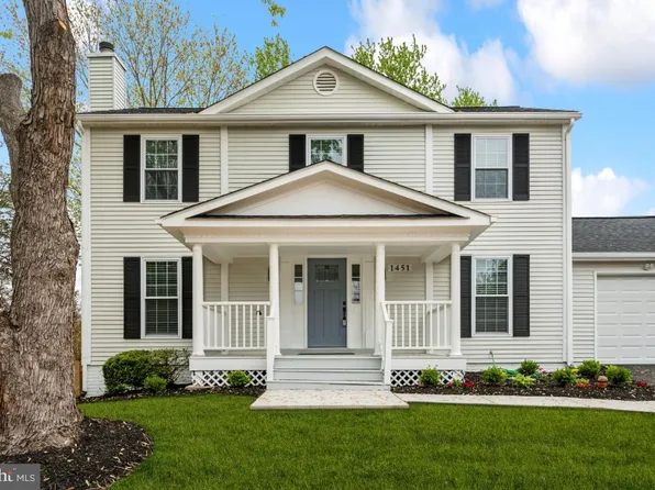 1451 Parkvale Ct, Herndon, VA 20170