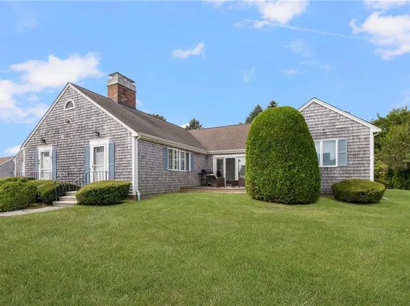 46 Glen Meade Dr APT A, Portsmouth, RI 02871