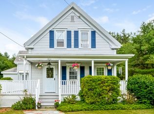 12 Rounseville Rd, Rochester, MA 02770