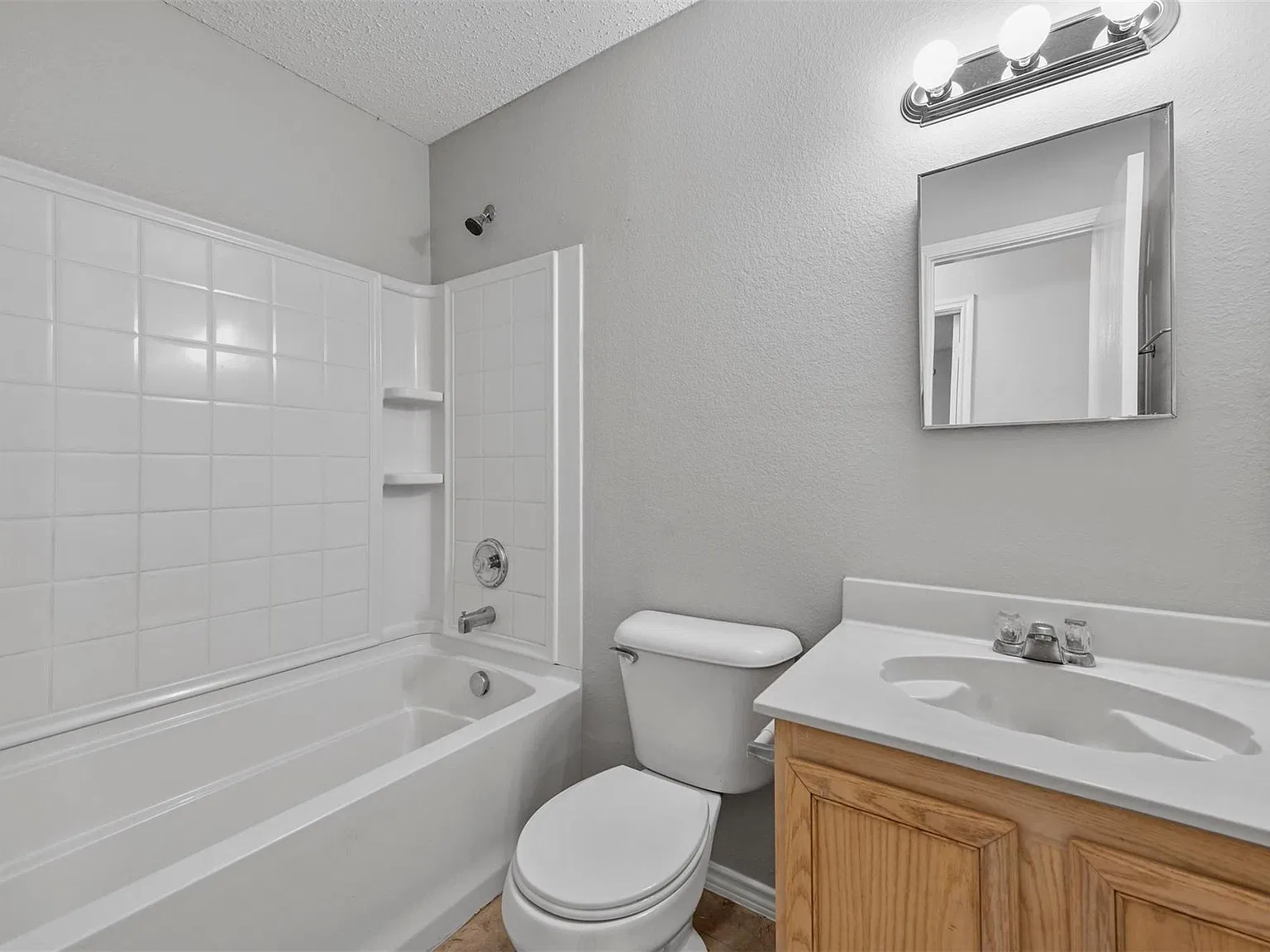 3 bed, 1860 sqft, $2,100 — Photo 3