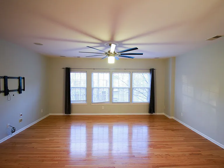 264 W Bland St — Photo 21