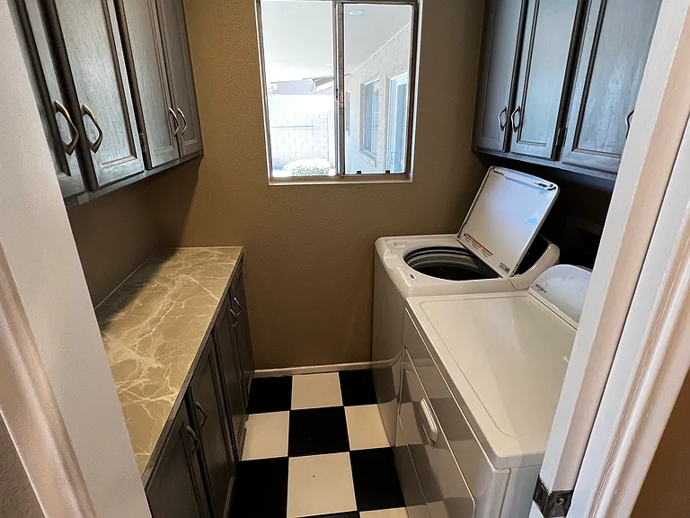 1235 W 12th Pl — Photo 16