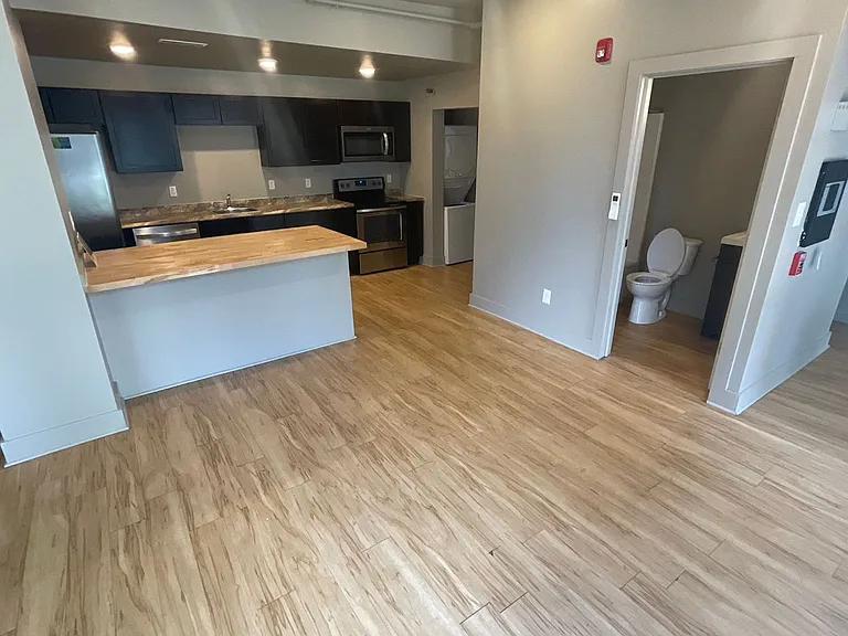 425 N Walnut St — Photo 4
