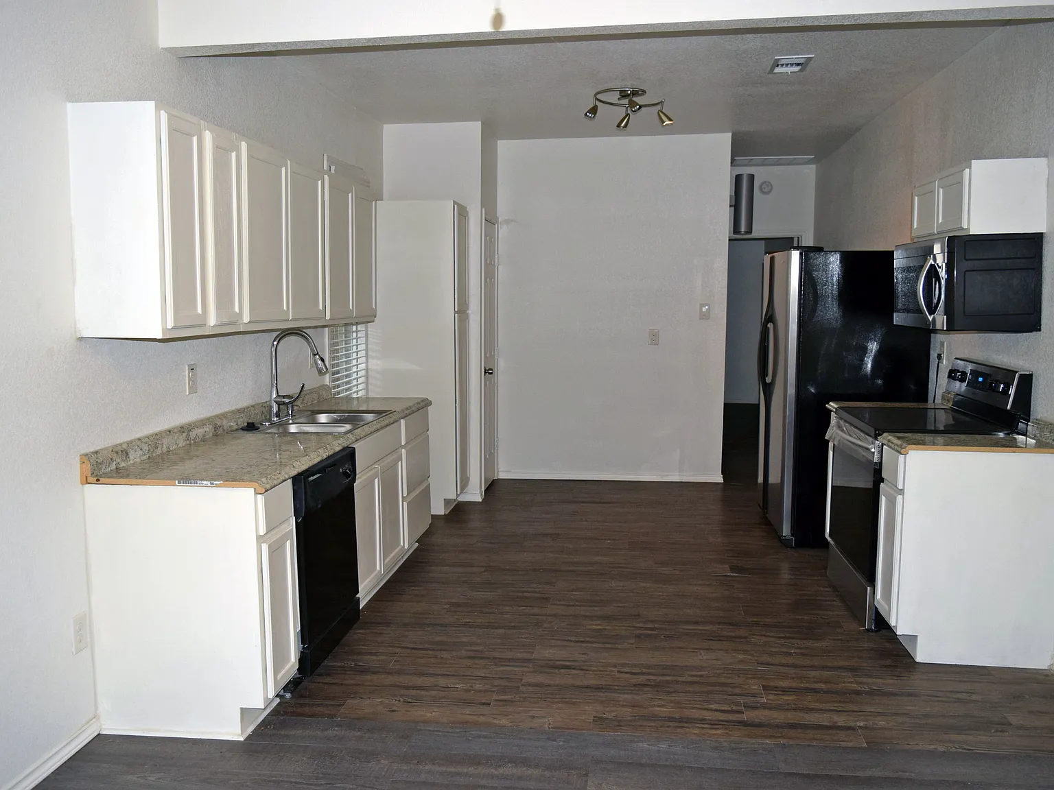 1807 Fairmount Avenue - 1807 — Photo 3