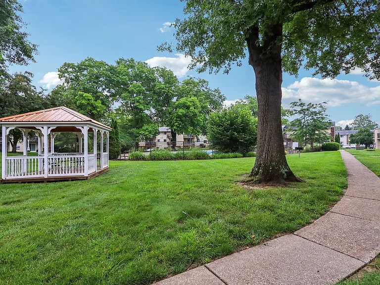 Fountain Park Apartments | Specials Available — Photo 9