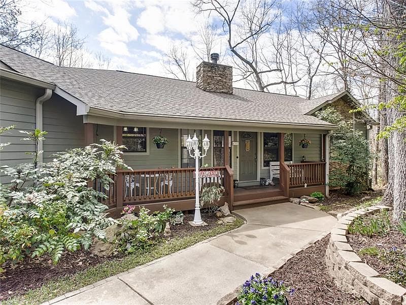 1st image of 209 Pinebrook Dr
