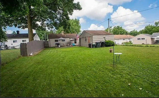 2 bed, 768 sqft, $1,200 — Photo 2