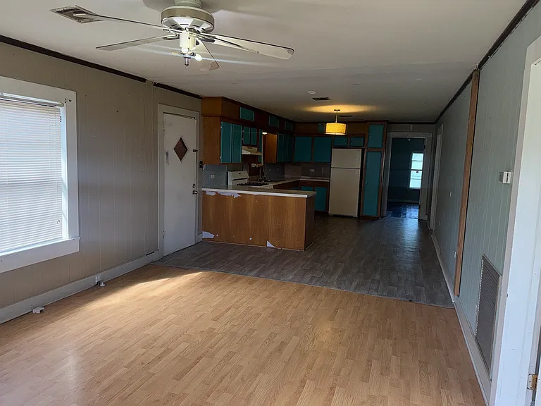 127 Emma St — Photo 3