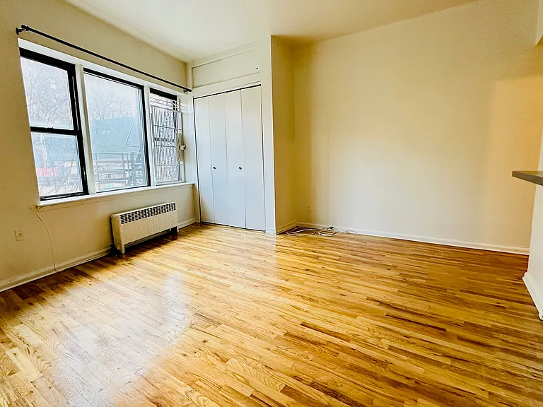 2731 Broadway #2D — Photo 1
