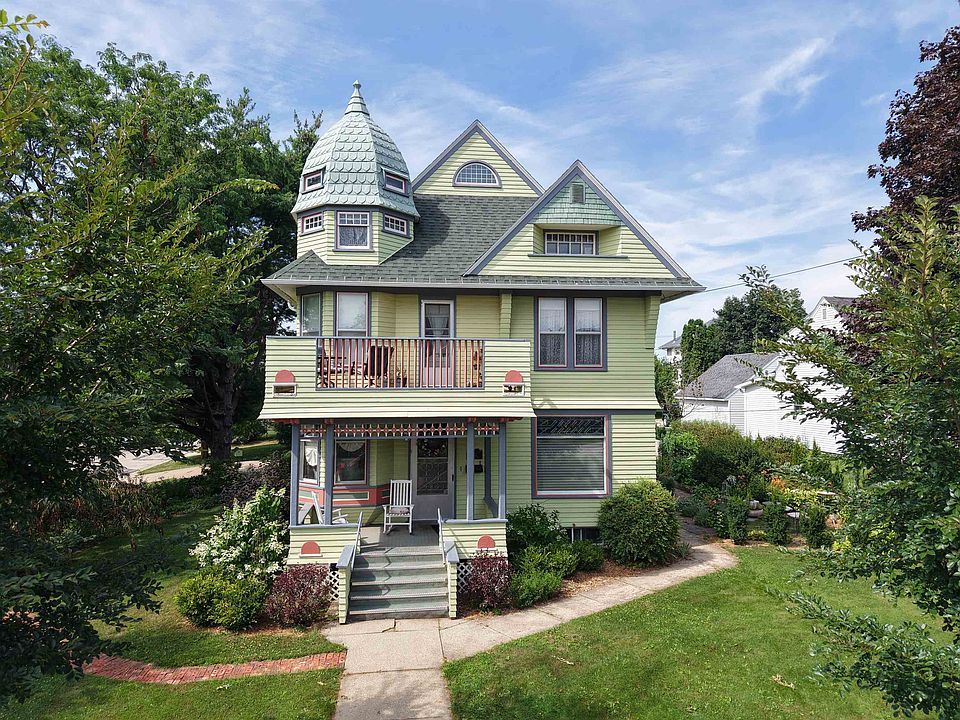 1st image of 445 W Maple St