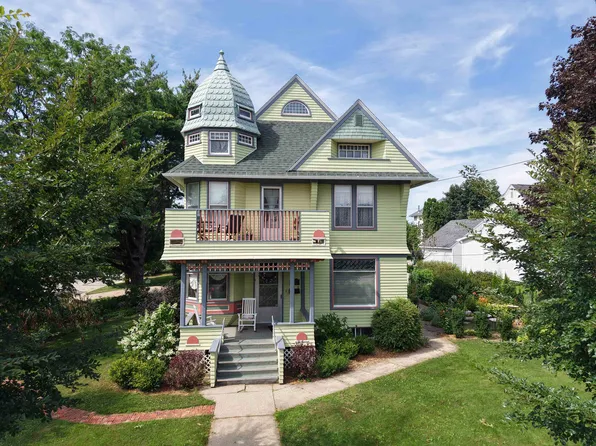 445 W Maple St, Lancaster, WI 53813