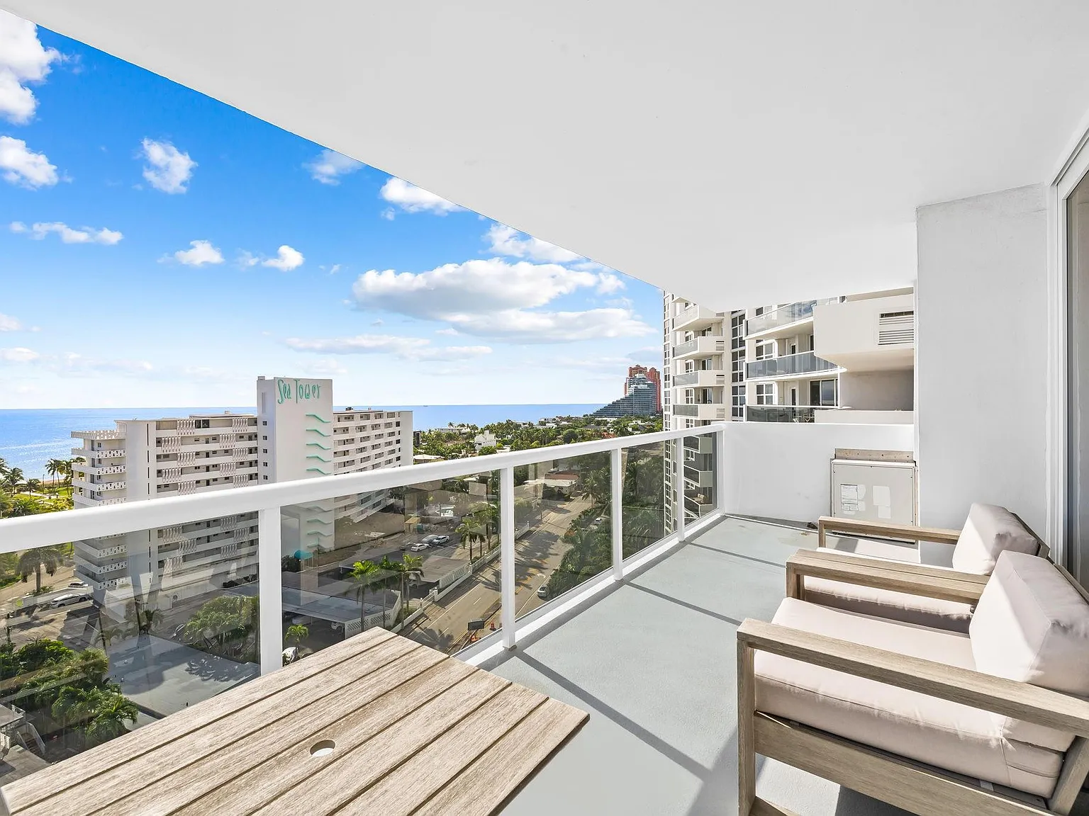 2 bed, 2.0 bath, 1100 sqft, $4,100 — Photo 4