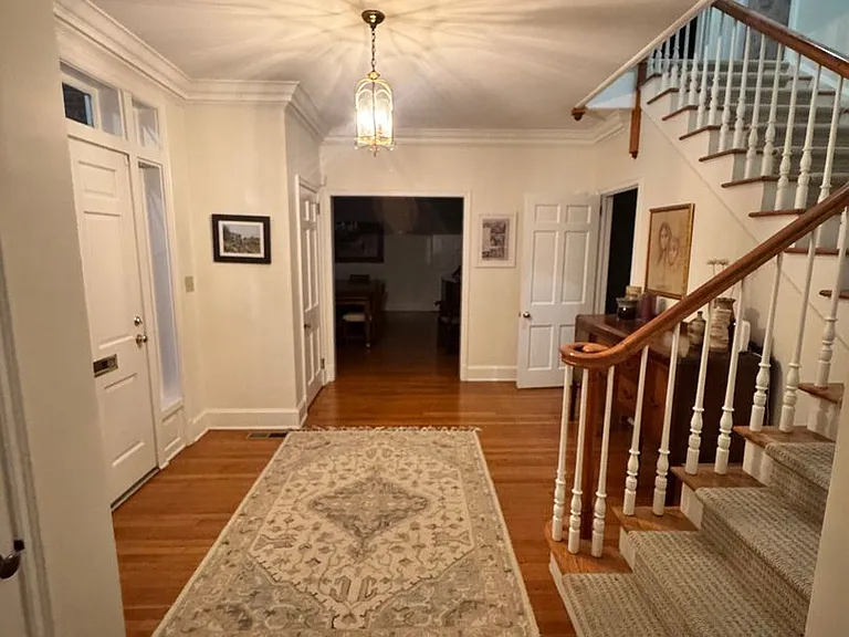 906 Crescent Cir — Photo 15