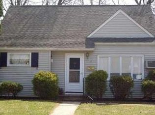 17 Windsor Dr, East Brunswick, NJ 08816