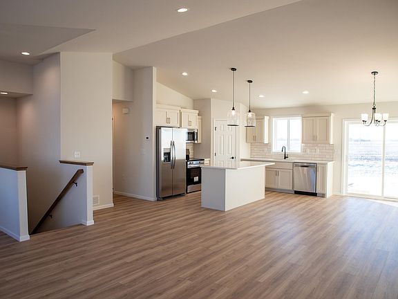 5th image of 814 2nd Ave