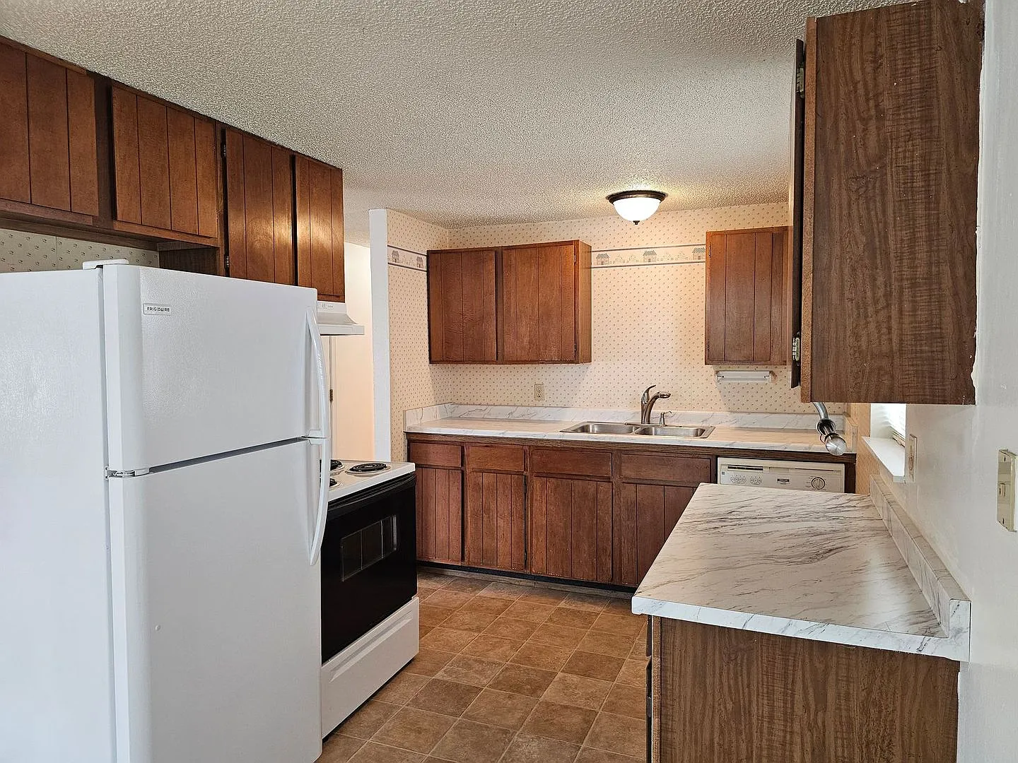 Split-Level Home On Buff Street **Updated Pictures Coming Soon** — Photo 3