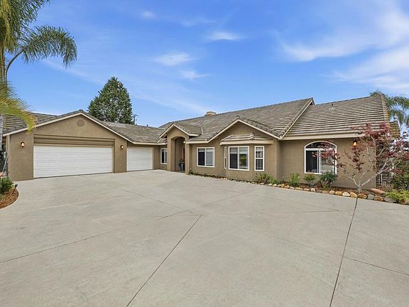 3rd image of 1655 Colina Vis