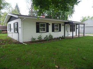 5 S Victoria Ln, Streamwood, IL 60107