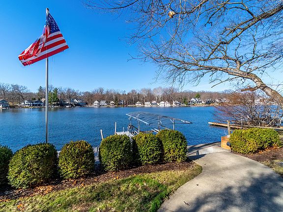 2nd image of 796 Lakeside Dr