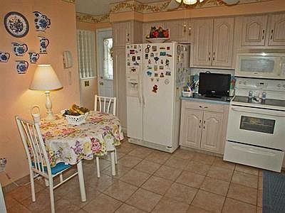 4th image of 1128 Barone Dr