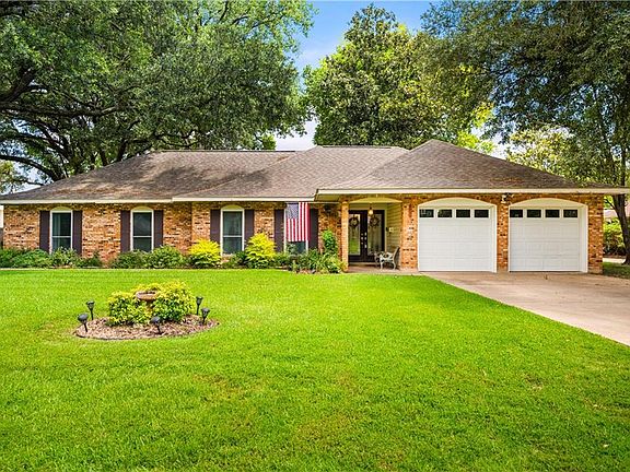 2nd image of 318 Parkway Dr
