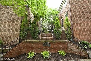 2nd image of 1120 N Taylor St APT B