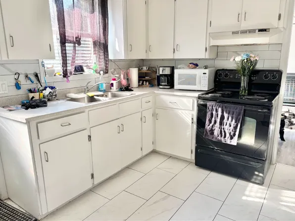 156 Neill St #156A, Fredericton, NB E3A 2Z6