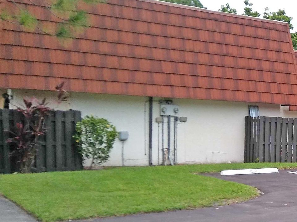 2nd image of 2188 White Pine Cir APT D