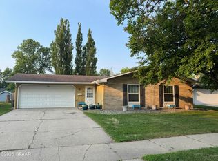 1905 20th Ave S, Grand Forks, ND 58201