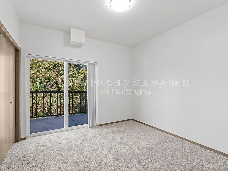 4th Ave Apartments — Photo 18