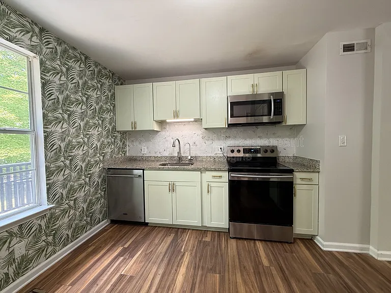 10910 Chesterwood Dr — Photo 8