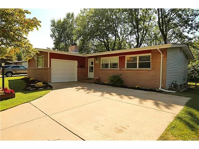 3331 Lansing Dr photo 1