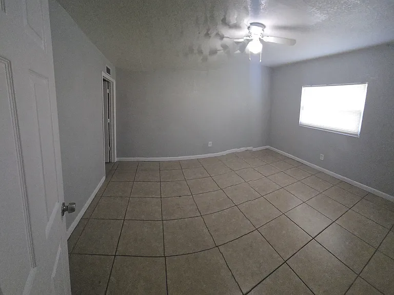 1230 Kent St — Photo 8
