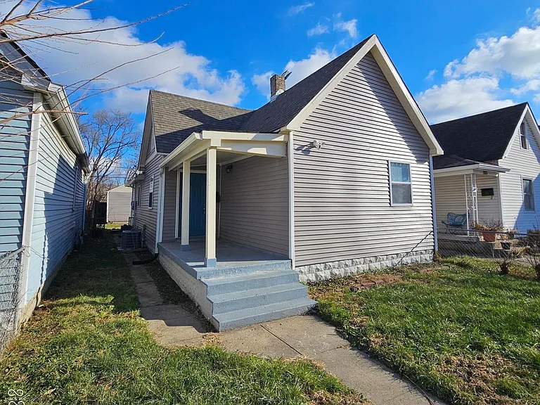 2121 Webb St — Photo 2