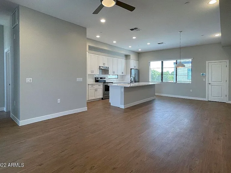 3215 E Flower St #13 — Photo 34