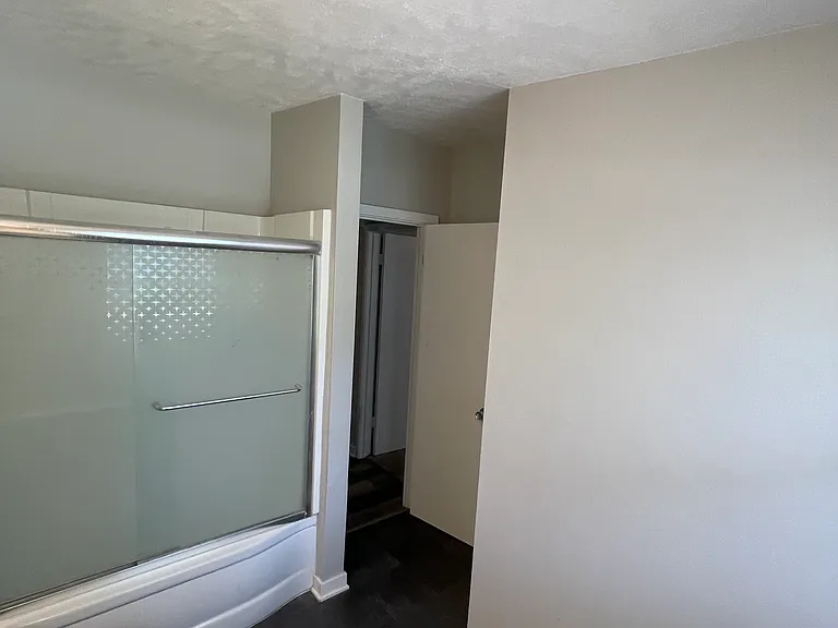 235 W Rio Rd — Photo 9