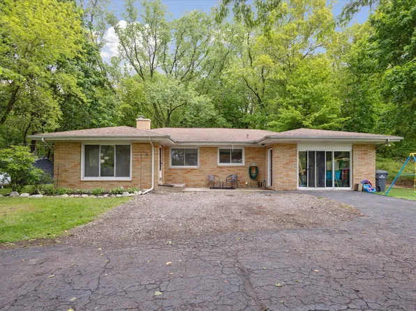 5245 Puetz Rd, Stevensville, MI 49127