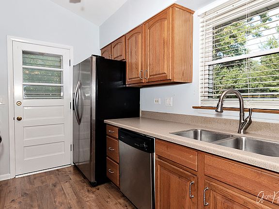 5th image of 229 Westmoreland Dr