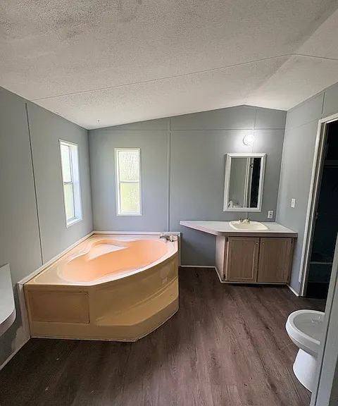 456 E Crusselle St #6 — Photo 4